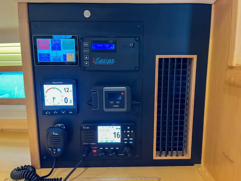 Slide: The Image of Island Packet 439 2023 - 5647173