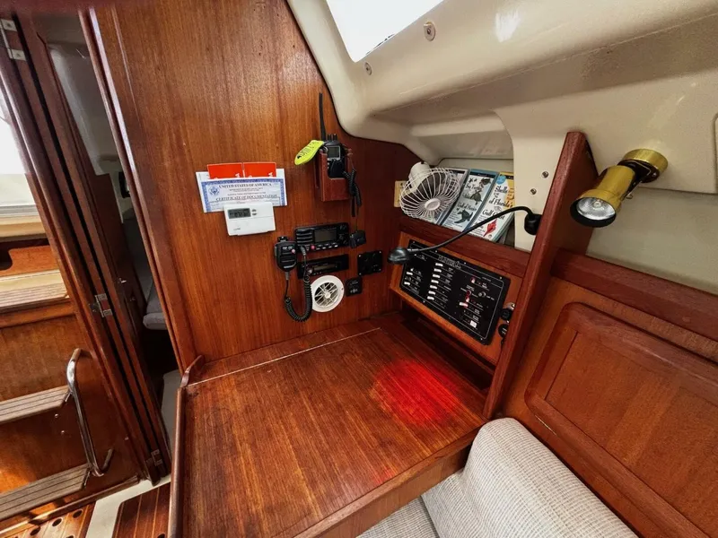 Slide: The Image of Hunter 33.5 1993 - 5647011