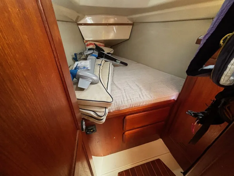 Slide: The Image of Hunter 33.5 1993 - 5647003