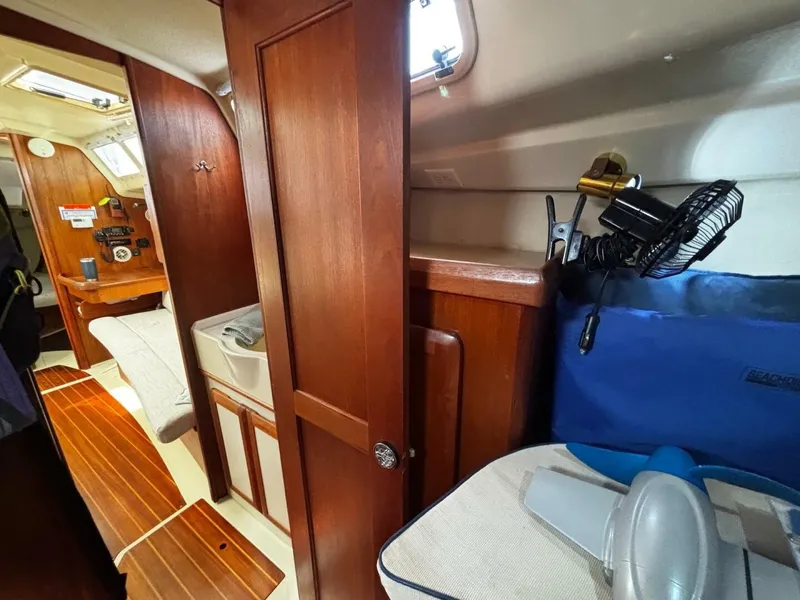 Slide: The Image of Hunter 33.5 1993 - 5647005