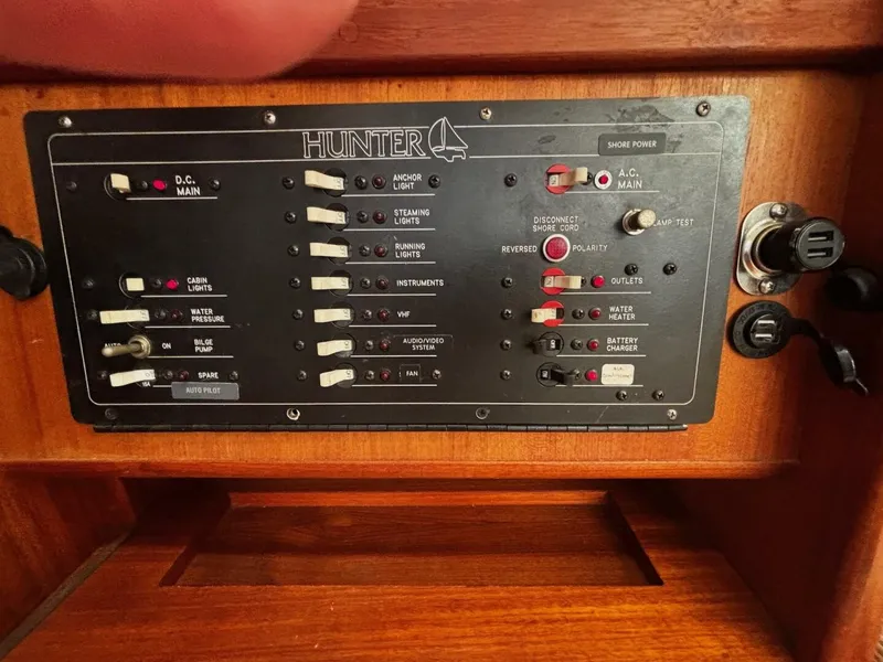 Slide: The Image of Hunter 33.5 1993 - 5647010