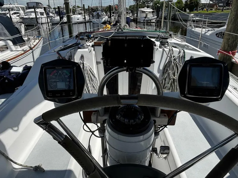 Slide: The Image of Hunter 33.5 1993 - 5646987