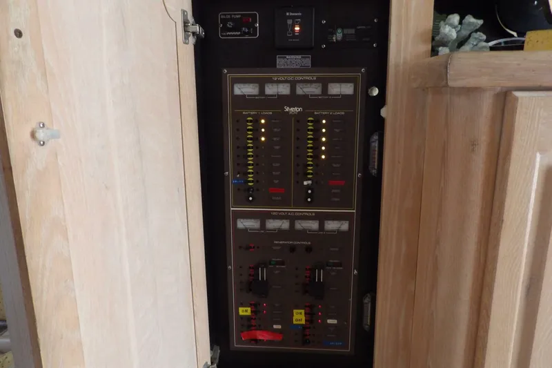 Slide: The Image of Silverton 41 Convertible 1991 - 5648119