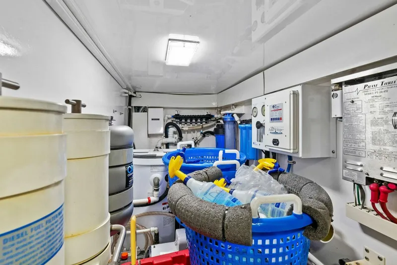 Slide: The Image of 2006 Viking 61 Convertible KNOT ON CALL - 5648360