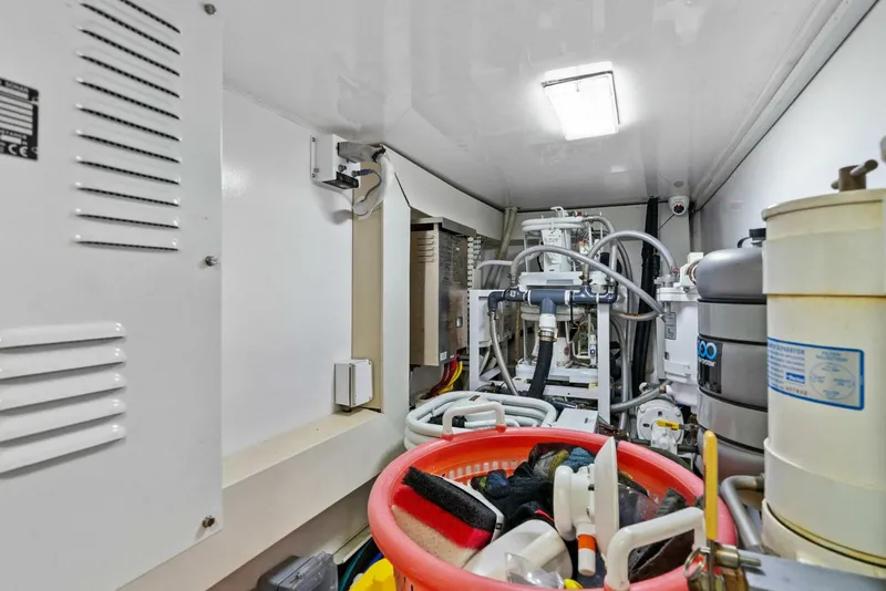 Slide: The Image of 2006 Viking 61 Convertible KNOT ON CALL - 5648361