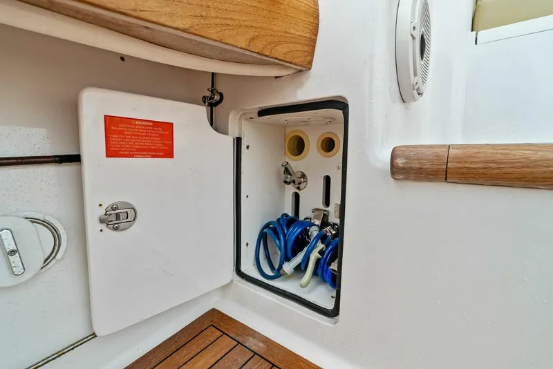 Slide: The Image of 2006 Viking 61 Convertible KNOT ON CALL - 5648317