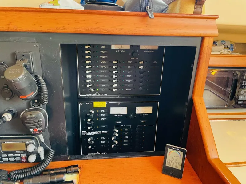 Slide: The Image of Island Packet 420 2002 - 5648573