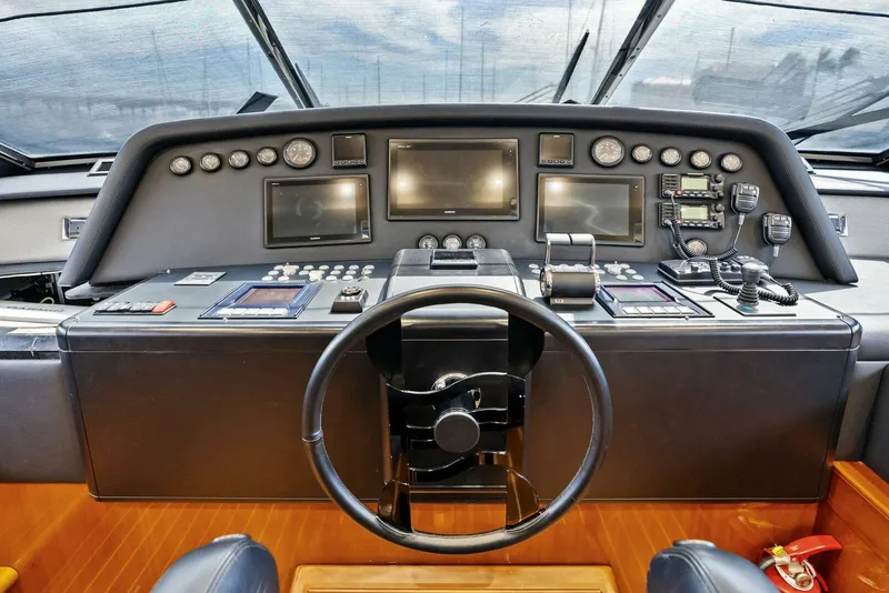 Slide: The Image of 2004 Ferretti 94 Motor Yacht - 5660593