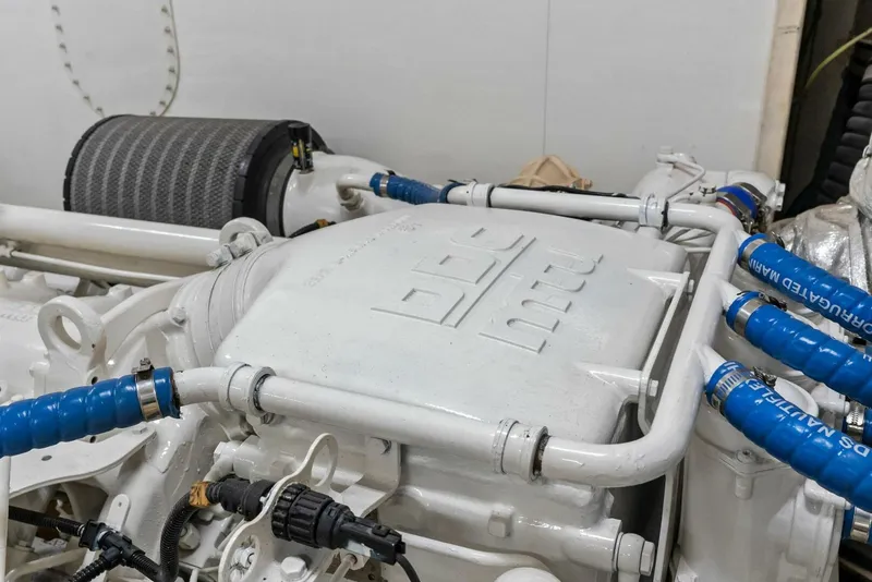 Slide: The Image of 2004 Ferretti 94 Motor Yacht - 5660599