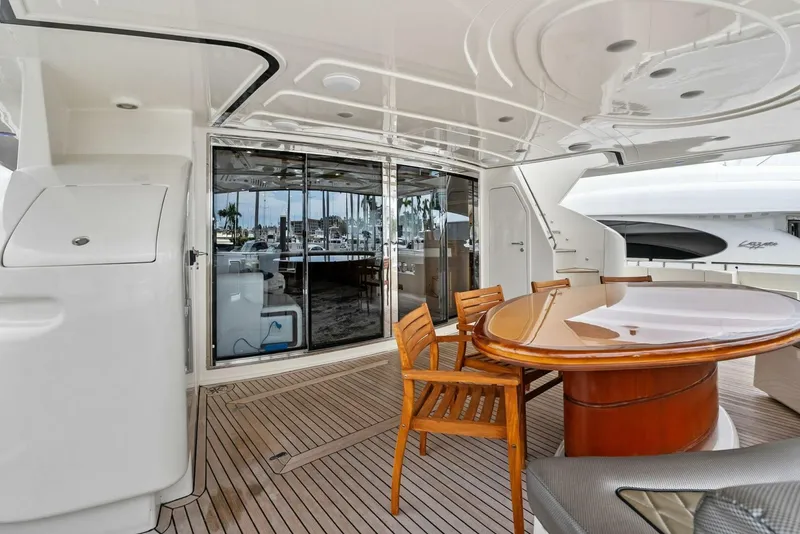 Slide: The Image of 2004 Ferretti 94 Motor Yacht - 5660501