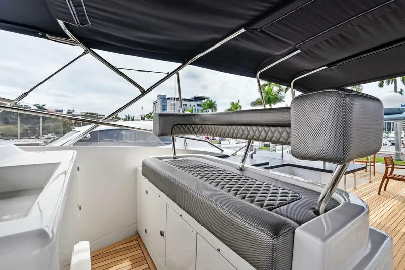 Slide: The Image of 2004 Ferretti 94 Motor Yacht Flybridge - 5660505