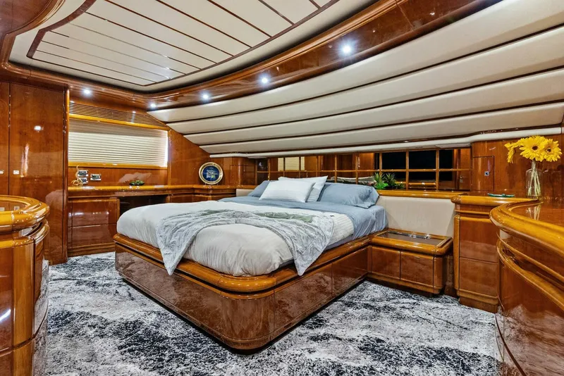 Slide: The Image of 2004 Ferretti 94 Motor Yacht Master Stateroom - 5660488