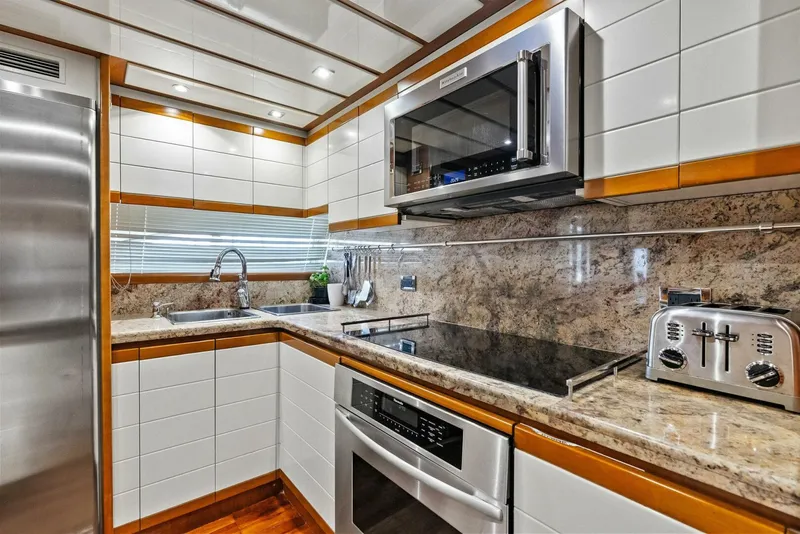 Slide: The Image of 2004 Ferretti 94 Motor Yacht Galley - 5660489