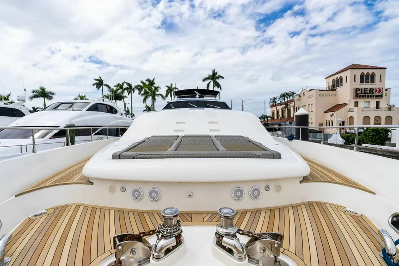 Slide: The Image of 2004 Ferretti 94 Motor Yacht - 5660524