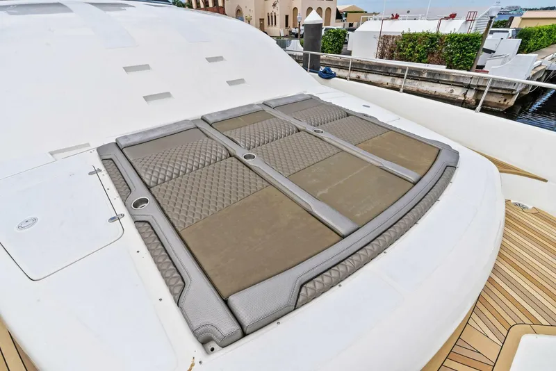 Slide: The Image of 2004 Ferretti 94 Motor Yacht - 5660525