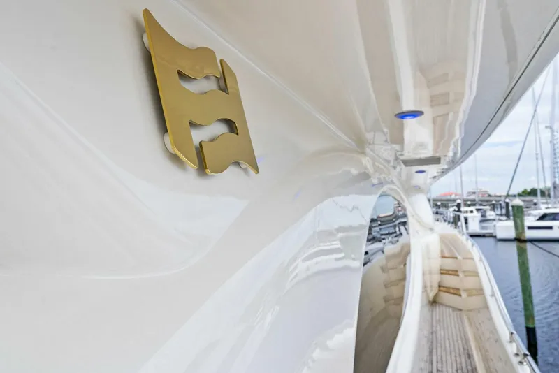 Slide: The Image of 2004 Ferretti 94 Motor Yacht - 5660527