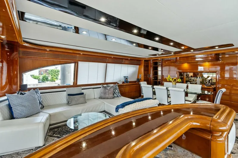 Slide: The Image of 2004 Ferretti 94 Motor Yacht Salon - 5660528