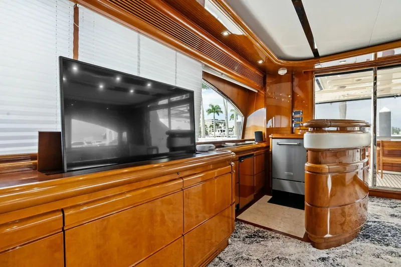 Slide: The Image of 2004 Ferretti 94 Motor Yacht - 5660532