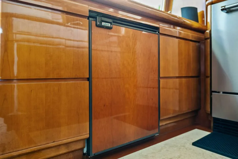 Slide: The Image of 2004 Ferretti 94 Motor Yacht - 5660541