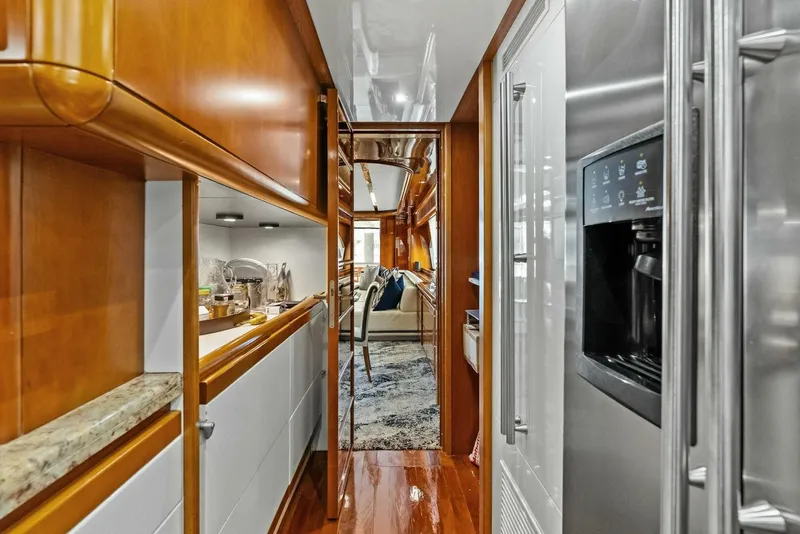 Slide: The Image of 2004 Ferretti 94 Motor Yacht - 5660543