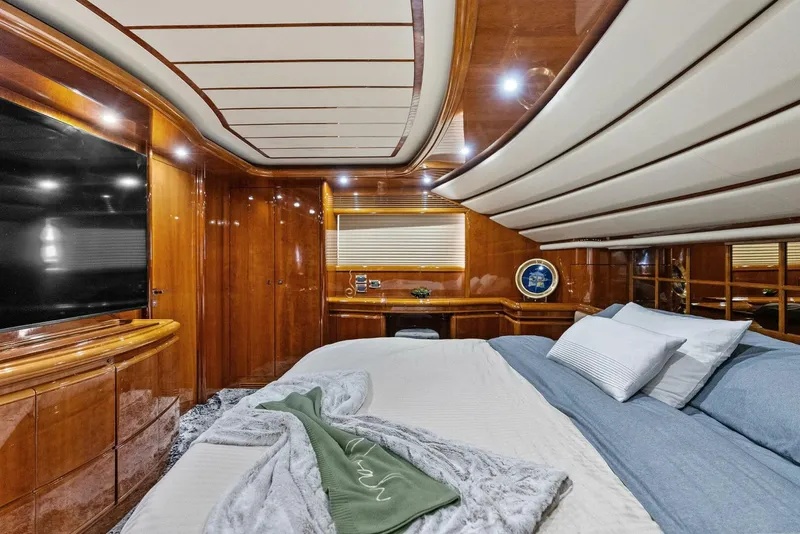 Slide: The Image of 2004 Ferretti 94 Motor Yacht Master Stateroom - 5660545