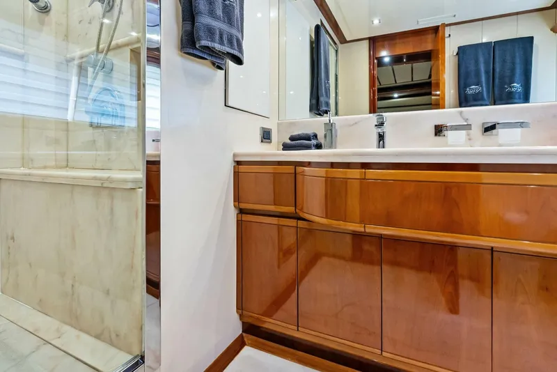 Slide: The Image of 2004 Ferretti 94 Motor Yacht Master Head - 5660552