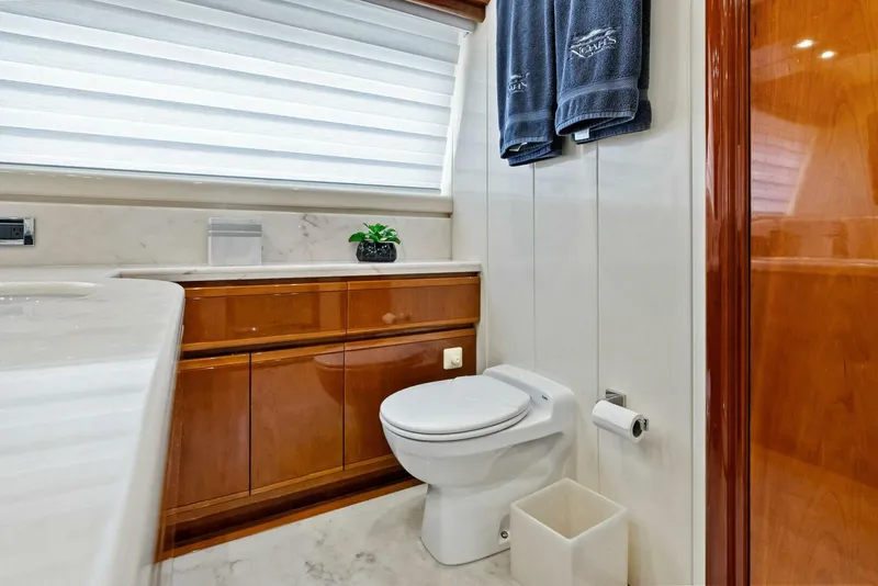 Slide: The Image of 2004 Ferretti 94 Motor Yacht - 5660553