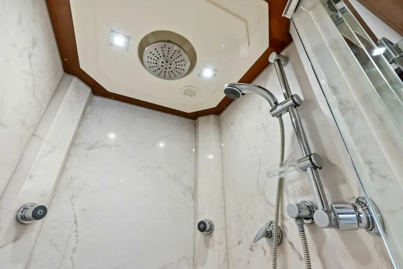 Slide: The Image of 2004 Ferretti 94 Motor Yacht - 5660557