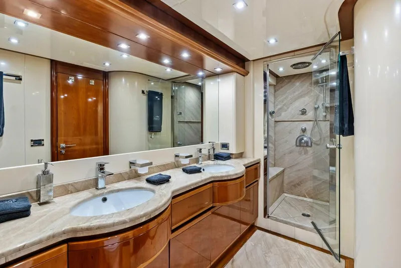 Slide: The Image of 2004 Ferretti 94 Motor Yacht - 5660570