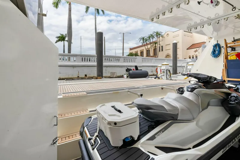 Slide: The Image of 2004 Ferretti 94 Motor Yacht - 5660494