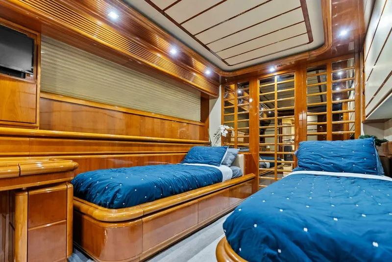 Slide: The Image of 2004 Ferretti 94 Motor Yacht Guest Stateroom - 5660574