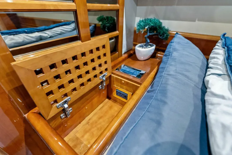 Slide: The Image of 2004 Ferretti 94 Motor Yacht - 5660578