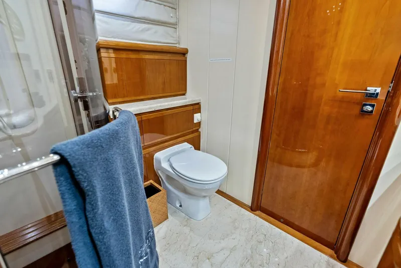 Slide: The Image of 2004 Ferretti 94 Motor Yacht - 5660580