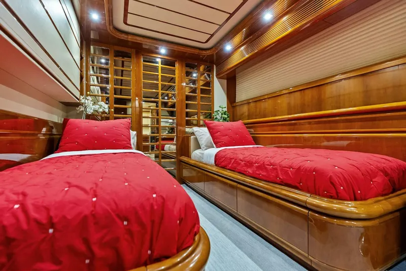 Slide: The Image of 2004 Ferretti 94 Motor Yacht Guest Stateroom - 5660584