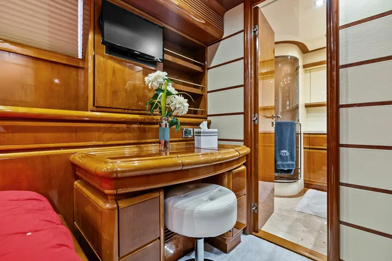 Slide: The Image of 2004 Ferretti 94 Motor Yacht - 5660586