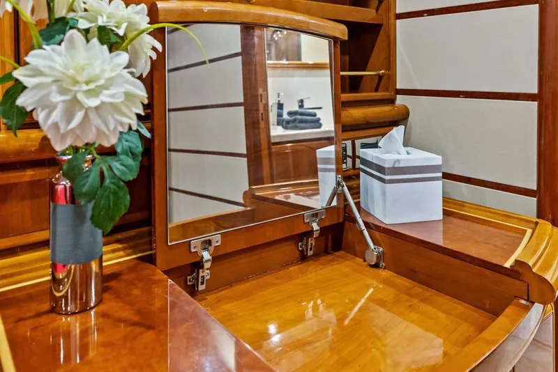 Slide: The Image of 2004 Ferretti 94 Motor Yacht - 5660587