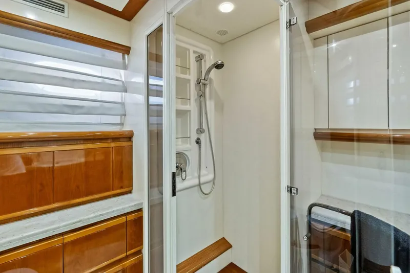 Slide: The Image of 2004 Ferretti 94 Motor Yacht - 5660589