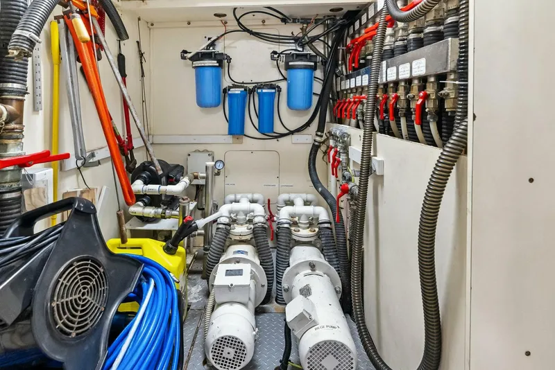 Slide: The Image of 2004 Ferretti 94 Motor Yacht - 5660597