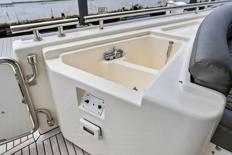 Slide: The Image of 2004 Ferretti 94 Motor Yacht - 5660497