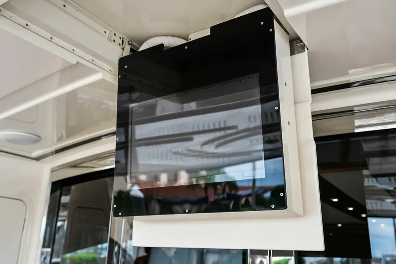 Slide: The Image of 2004 Ferretti 94 Motor Yacht - 5660504