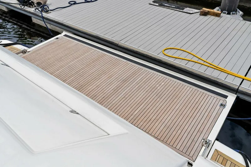 Slide: The Image of 2004 Ferretti 94 Motor Yacht - 5660518