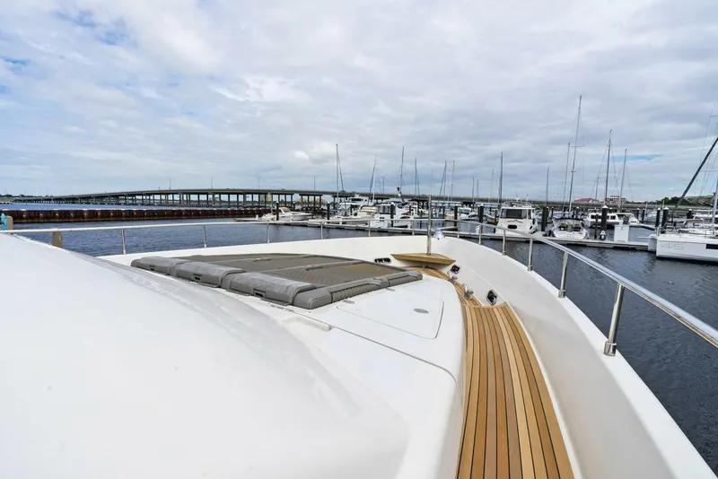 Slide: The Image of 2004 Ferretti 94 Motor Yacht - 5660526