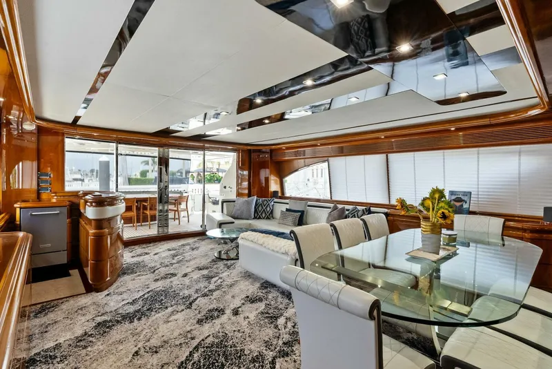 Slide: The Image of 2004 Ferretti 94 Motor Yacht - 5660531