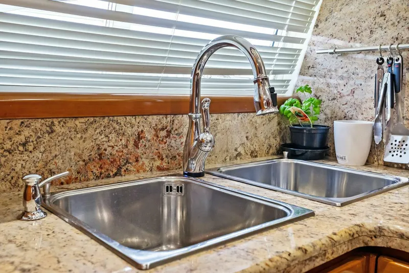 Slide: The Image of 2004 Ferretti 94 Motor Yacht - 5660537