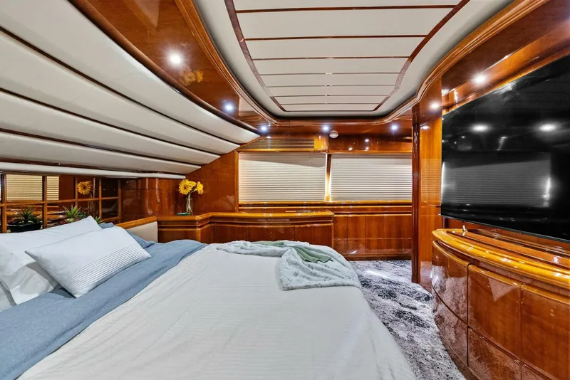 Slide: The Image of 2004 Ferretti 94 Motor Yacht - 5660550