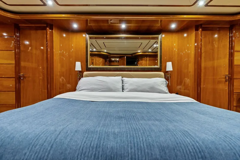 Slide: The Image of 2004 Ferretti 94 Motor Yacht - 5660566