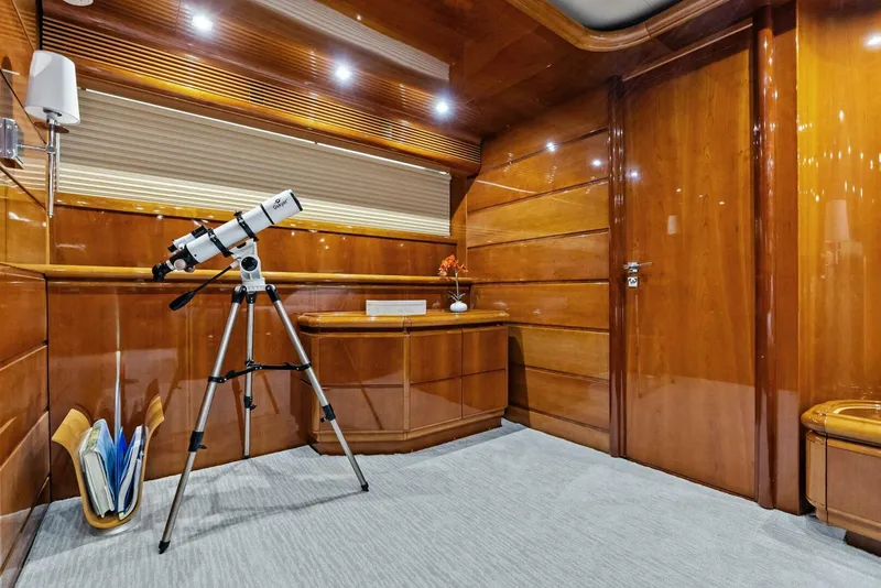 Slide: The Image of 2004 Ferretti 94 Motor Yacht - 5660568