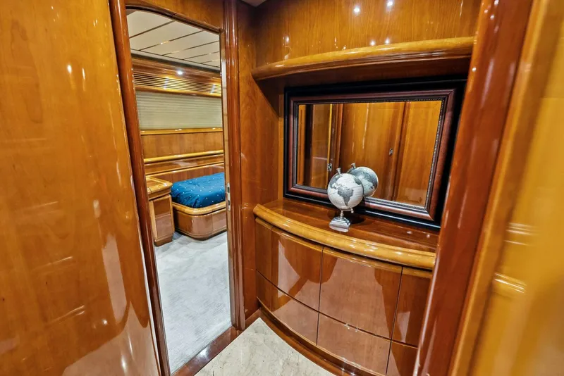Slide: The Image of 2004 Ferretti 94 Motor Yacht - 5660573