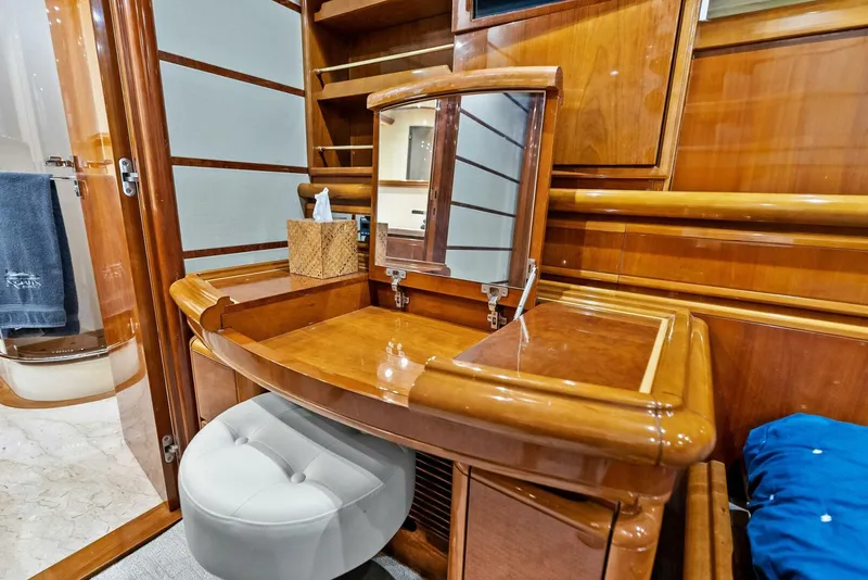 Slide: The Image of 2004 Ferretti 94 Motor Yacht - 5660577