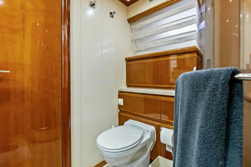 Slide: The Image of 2004 Ferretti 94 Motor Yacht - 5660588